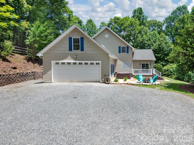 49 Indian Ridge Trail, Hendersonville, NC 28739