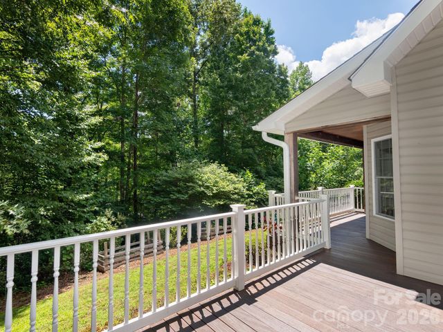 49 Indian Ridge Trail, Hendersonville, NC 28739