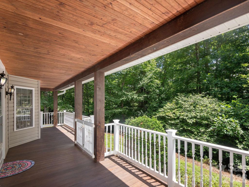 49 Indian Ridge Trail, Hendersonville, NC 28739