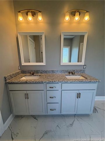1102 W Carthage Road, Lumberton, NC 28360