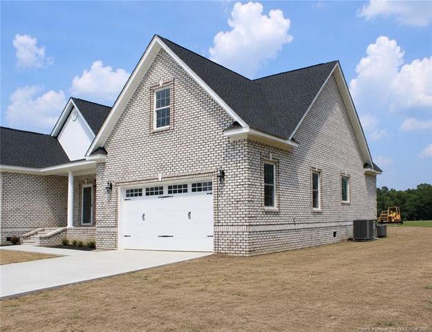 1102 W Carthage Road, Lumberton, NC 28360