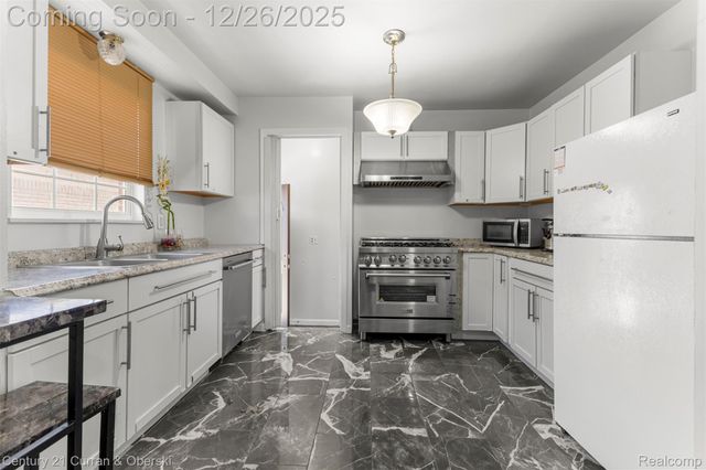 30033 Avondale Street, Inkster, MI 48141