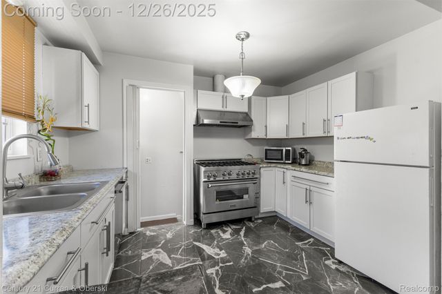 30033 Avondale Street, Inkster, MI 48141