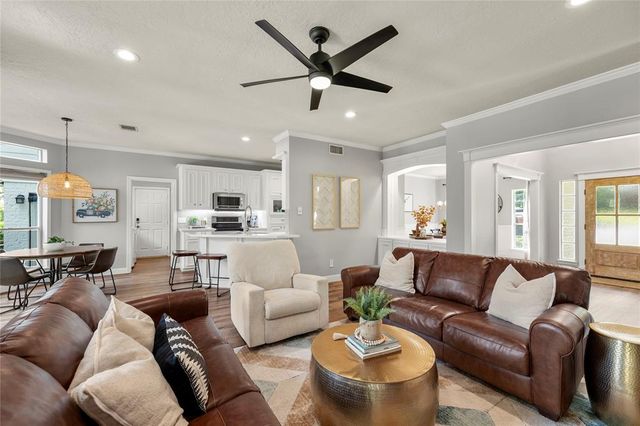 7 Claridge Court, Conroe, TX 77304