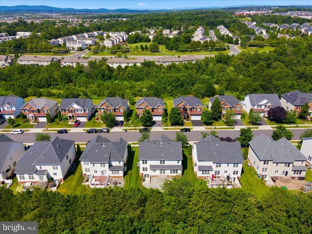 23276 FALLEN HILLS DR, Brambleton, VA 20148