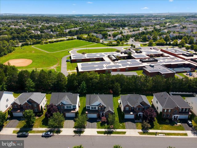 23276 FALLEN HILLS DR, Brambleton, VA 20148