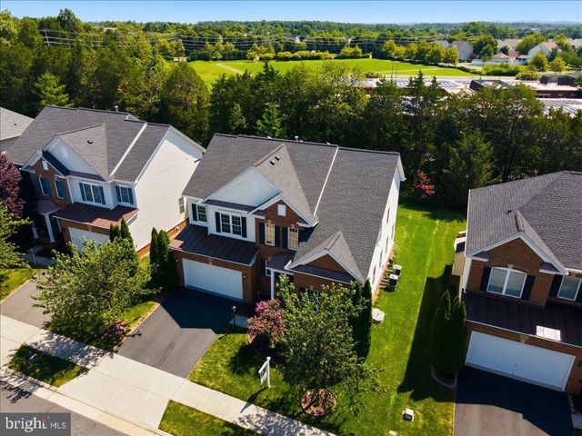 23276 FALLEN HILLS DR, Brambleton, VA 20148