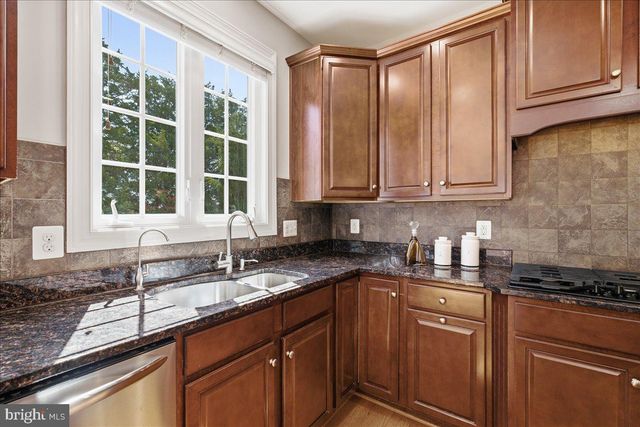 23276 FALLEN HILLS DR, Brambleton, VA 20148