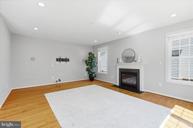 23276 FALLEN HILLS DR, Brambleton, VA 20148