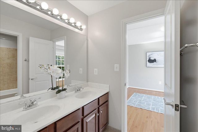 23276 FALLEN HILLS DR, Brambleton, VA 20148