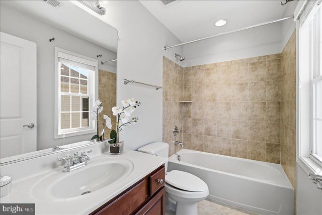 23276 FALLEN HILLS DR, Brambleton, VA 20148