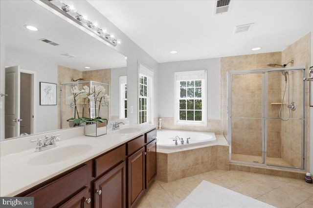 23276 FALLEN HILLS DR, Brambleton, VA 20148