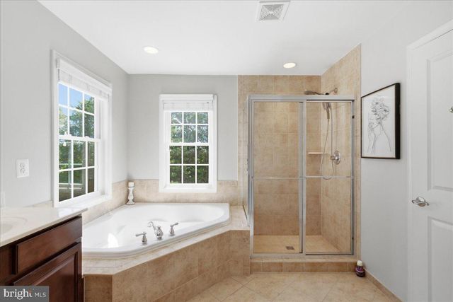 23276 FALLEN HILLS DR, Brambleton, VA 20148