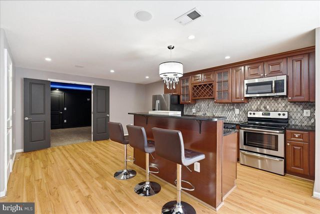 23276 FALLEN HILLS DR, Brambleton, VA 20148