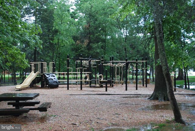 23276 FALLEN HILLS DR, Brambleton, VA 20148