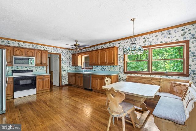 275 HOFFMAN RD, Gettysburg, PA 17325