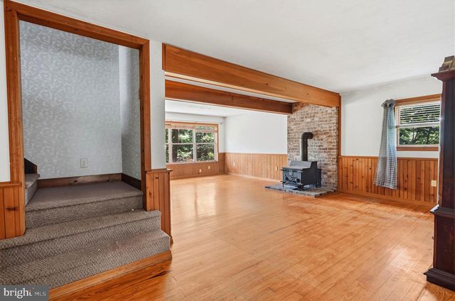 275 HOFFMAN RD, Gettysburg, PA 17325