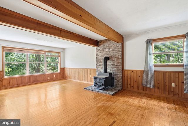 275 HOFFMAN RD, Gettysburg, PA 17325