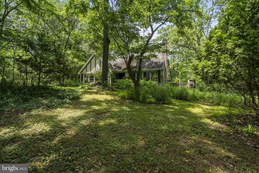275 HOFFMAN RD, Gettysburg, PA 17325