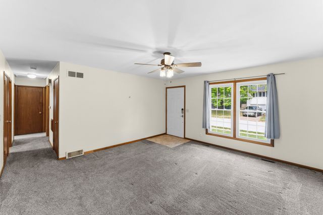 4233 Warren Street, Davenport, IA 52806