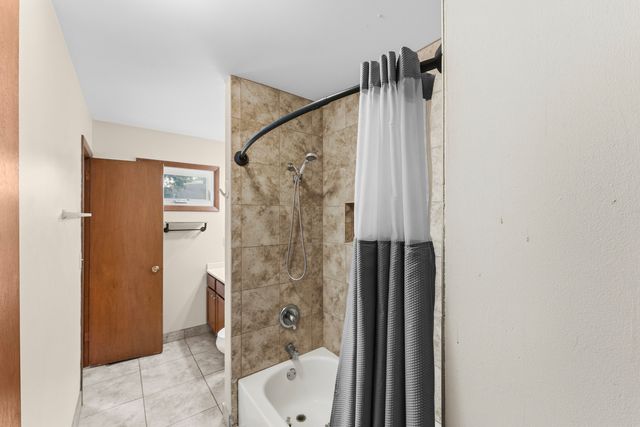 4233 Warren Street, Davenport, IA 52806