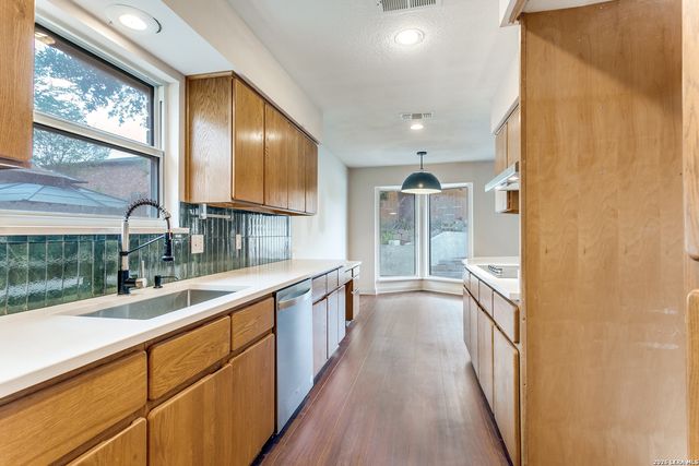 710 Balboa, Universal City, TX 78148