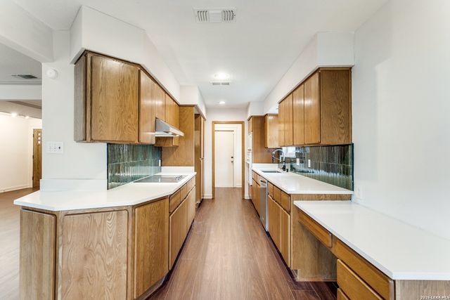 710 Balboa, Universal City, TX 78148