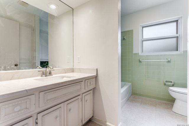 710 Balboa, Universal City, TX 78148