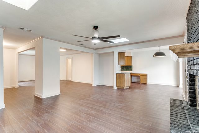 710 Balboa, Universal City, TX 78148