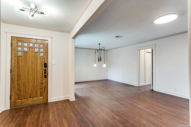 710 Balboa, Universal City, TX 78148