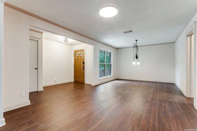 710 Balboa, Universal City, TX 78148