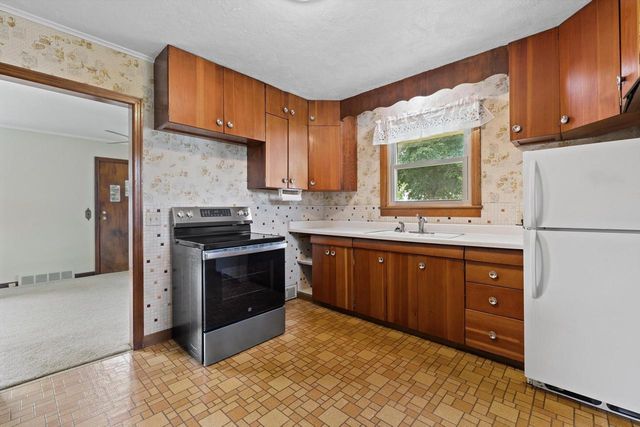 3316 3 Mile ROAD, Racine, WI 53404
