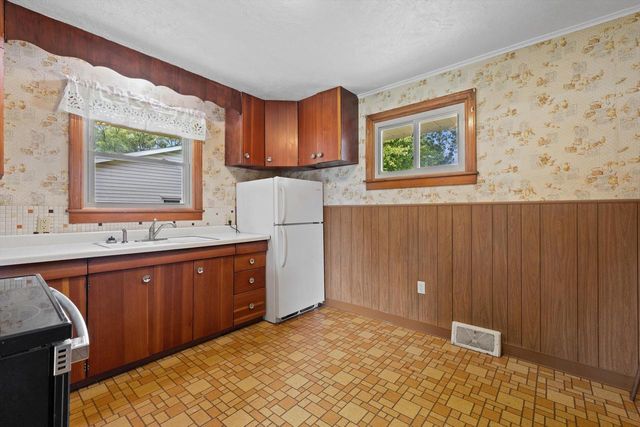3316 3 Mile ROAD, Racine, WI 53404