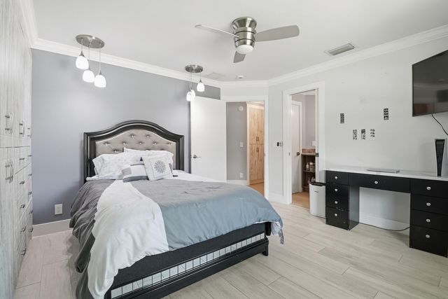 1424 Primrose Lane, Wellington, FL 33414