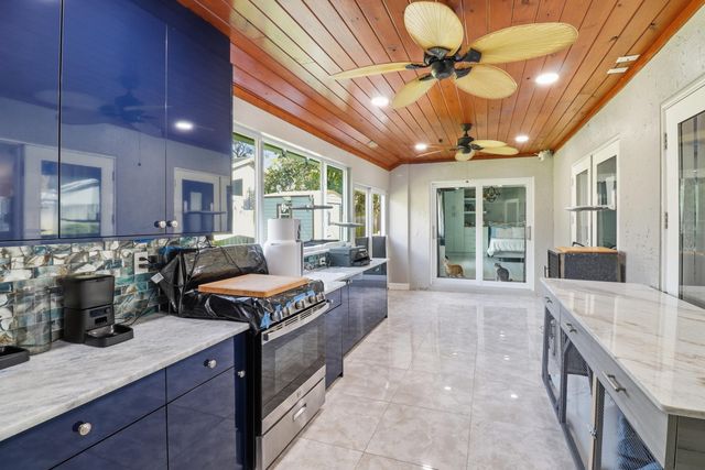 1424 Primrose Lane, Wellington, FL 33414