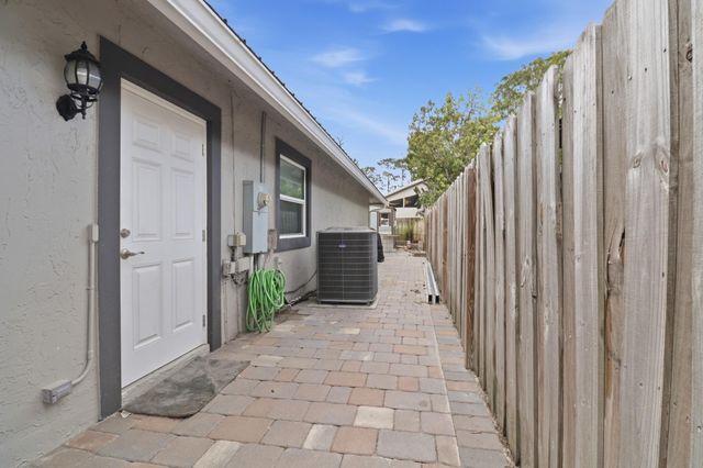 1424 Primrose Lane, Wellington, FL 33414