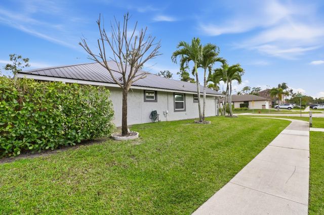 1424 Primrose Lane, Wellington, FL 33414