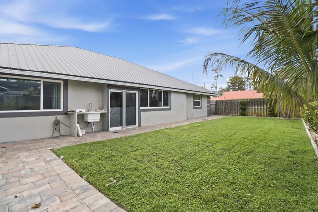 1424 Primrose Lane, Wellington, FL 33414