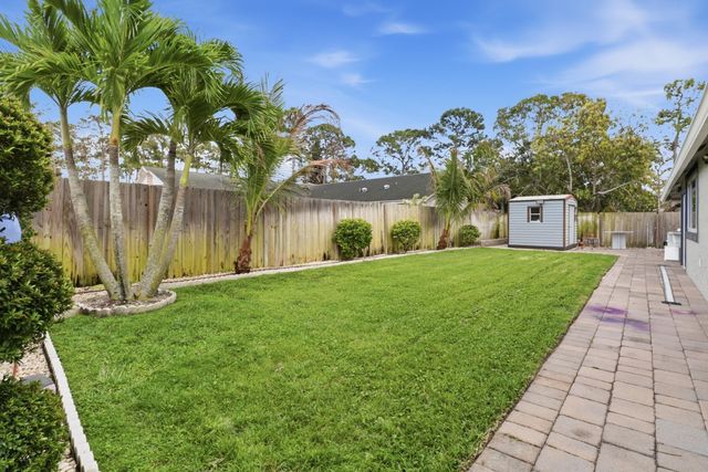 1424 Primrose Lane, Wellington, FL 33414