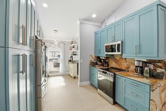 1424 Primrose Lane, Wellington, FL 33414