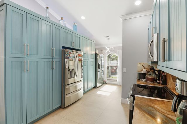 1424 Primrose Lane, Wellington, FL 33414