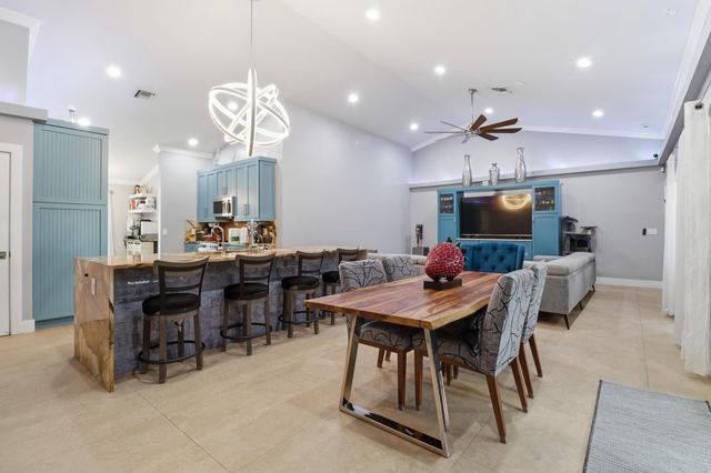 1424 Primrose Lane, Wellington, FL 33414