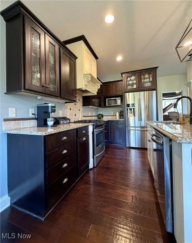 1032 Foxglove Circle, Cuyahoga Falls, OH 44223