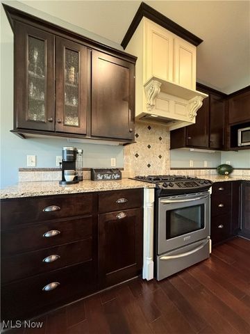 1032 Foxglove Circle, Cuyahoga Falls, OH 44223