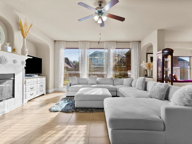 5556 Nacogdoches Trail, Grand Prairie, TX 75052