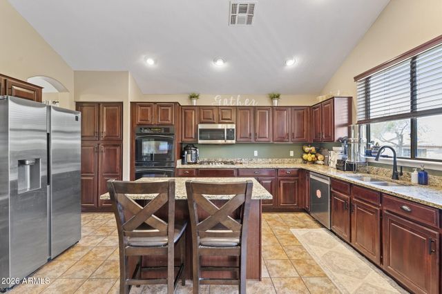 7342 W TETHER Trail, Peoria, AZ 85383