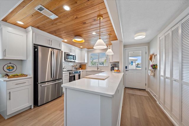 914 SPANISH DRIVE S 76, Longboat Key, FL 34228