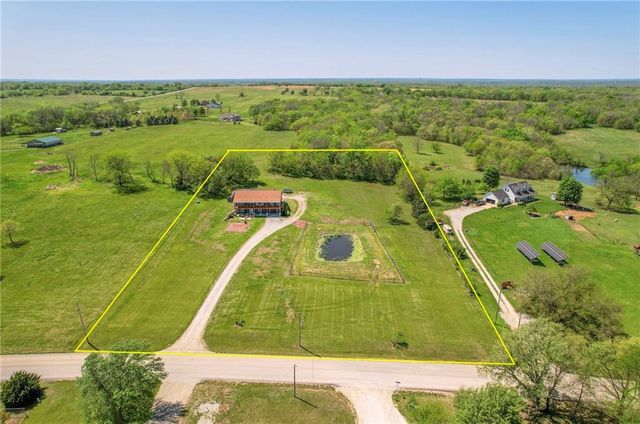 30960 Somerset Road, Paola, KS 66071