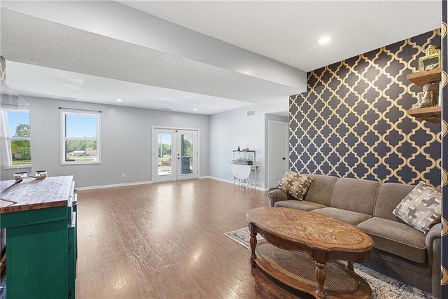 30960 Somerset Road, Paola, KS 66071