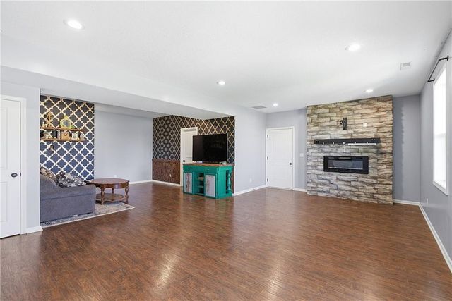 30960 Somerset Road, Paola, KS 66071